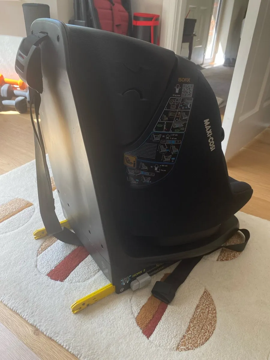 Maxi Cosi Swivel Car Seat - Image 1