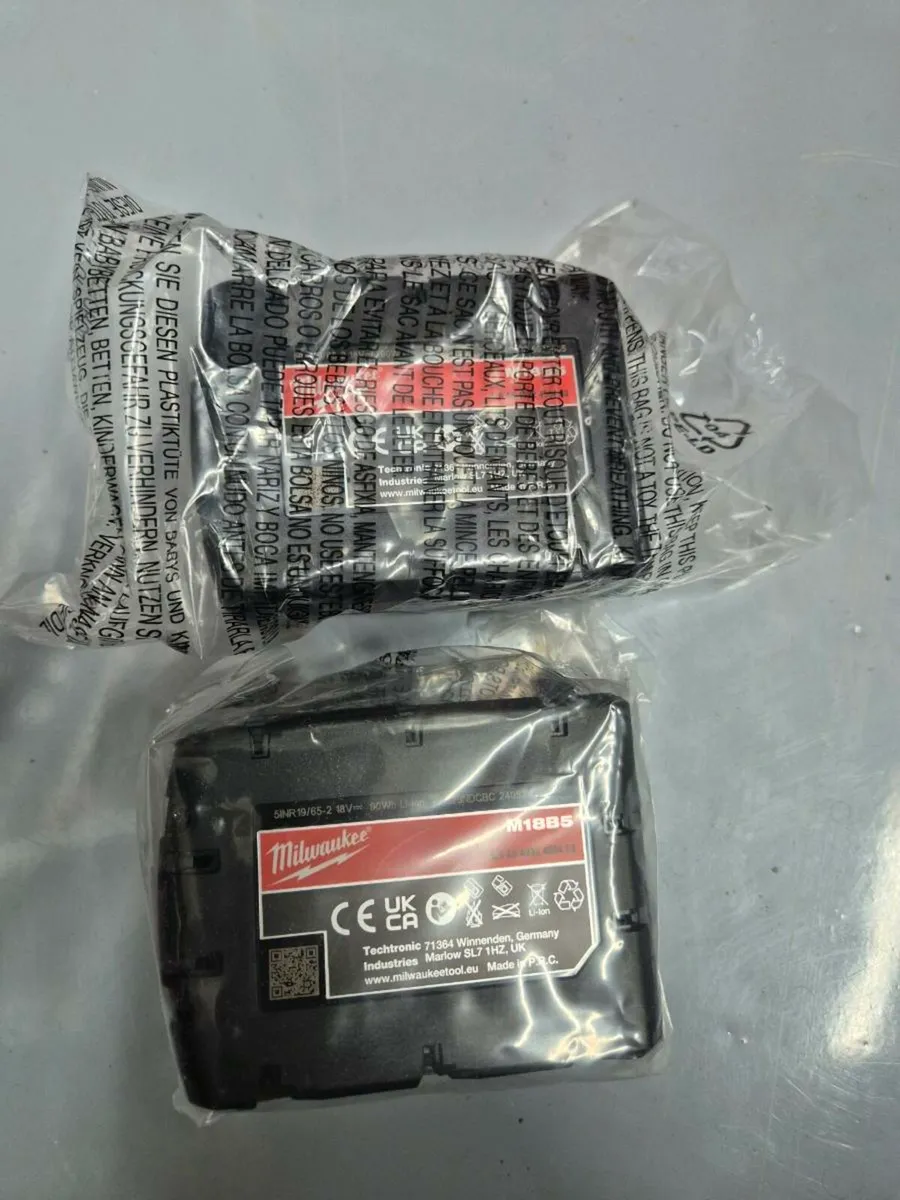 Milwaukee M18B5 5.0Ah Batteries x2 - Image 2