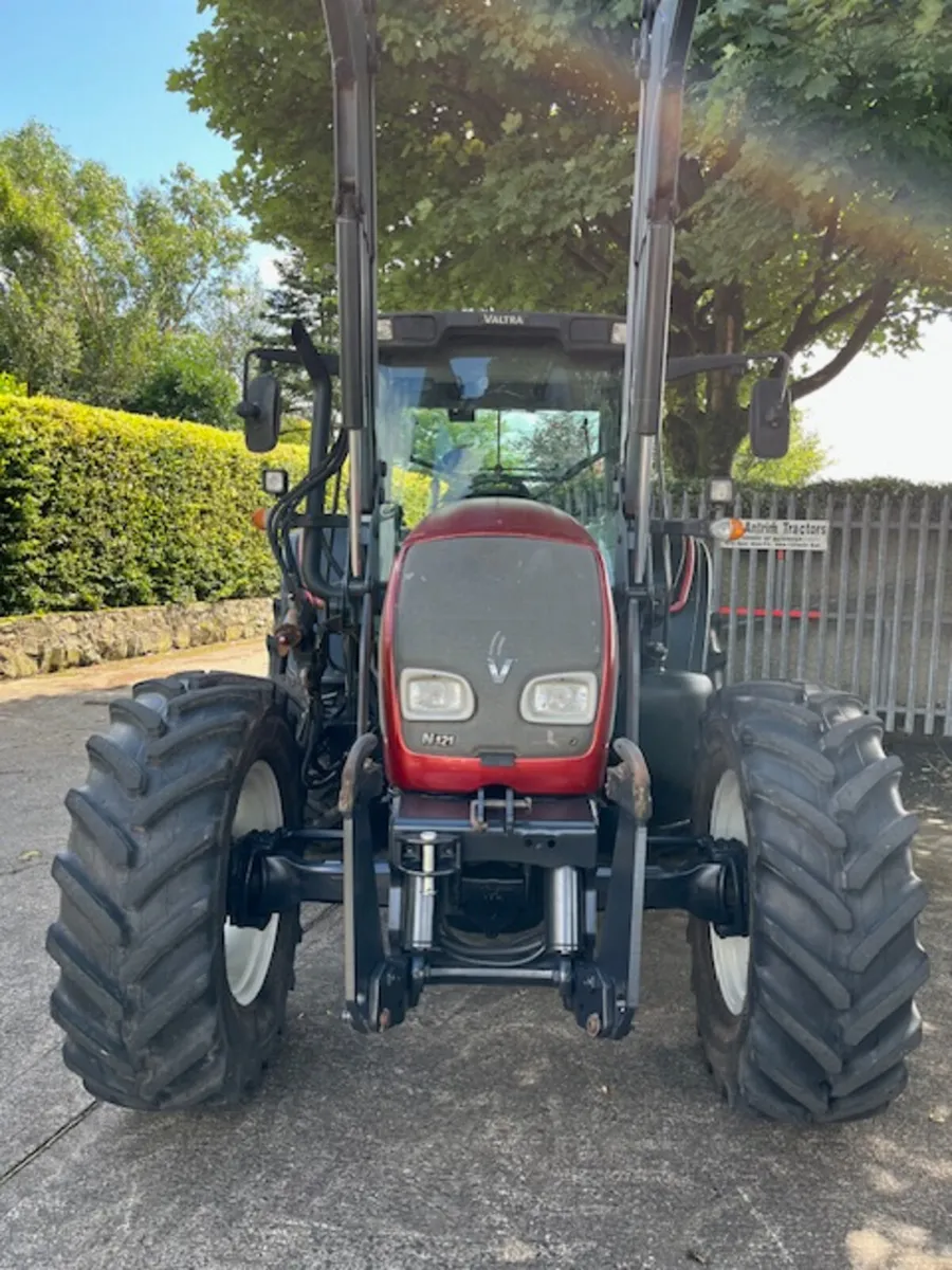 2006 Valtra N121 4wd c/w F/links & Q55 loader - Image 2