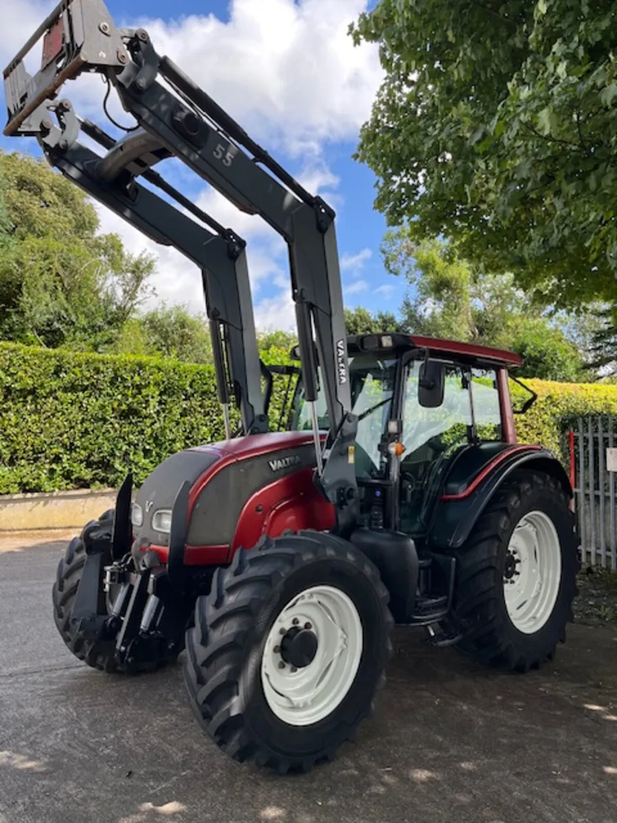 2006 Valtra N121 4wd c/w F/links & Q55 loader - Image 3