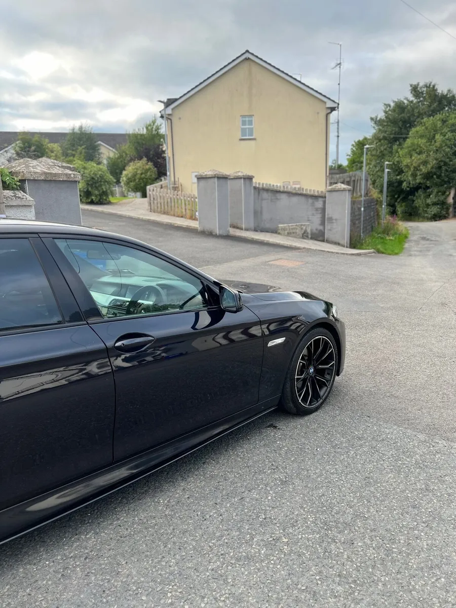 BMW 5-Series 2010 - Image 1