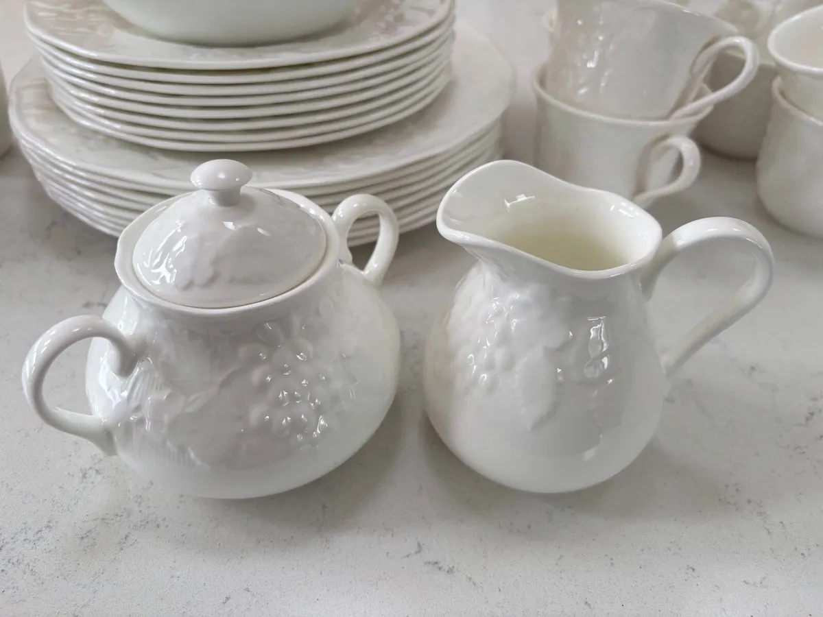 Wedgewood set - White Strawberry &Vine Bone China - Image 2