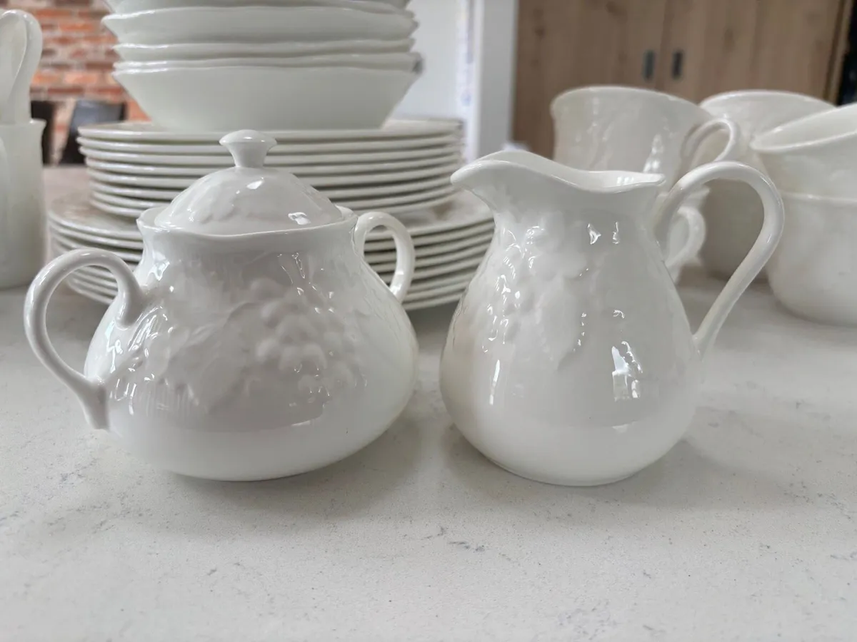 Wedgewood set - White Strawberry &Vine Bone China - Image 3