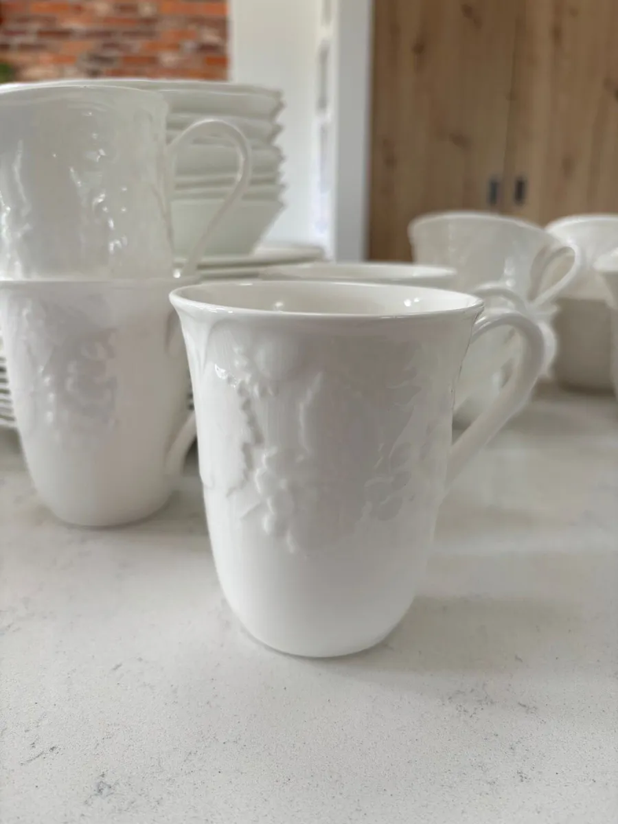Wedgewood set - White Strawberry &Vine Bone China - Image 4