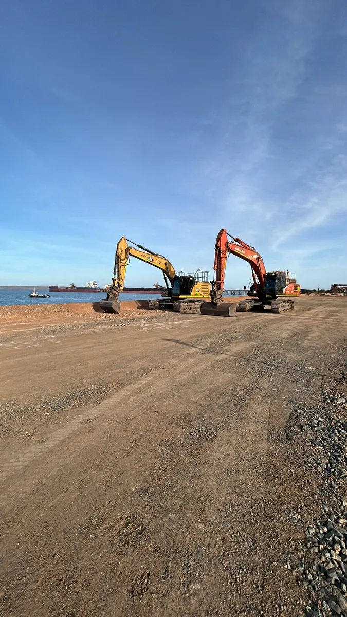 Machine drivers + ground workers