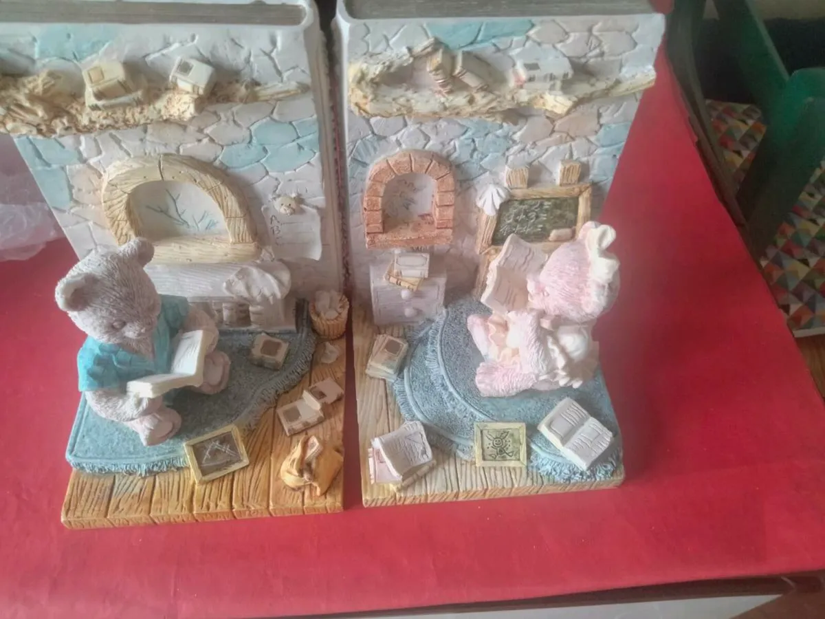 Book ends - Image 2