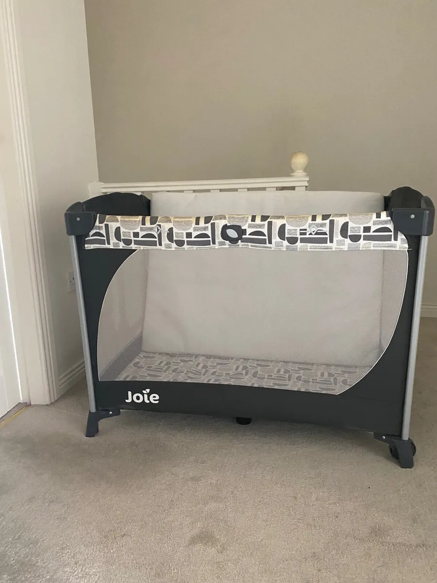 Travel cot - Image 1