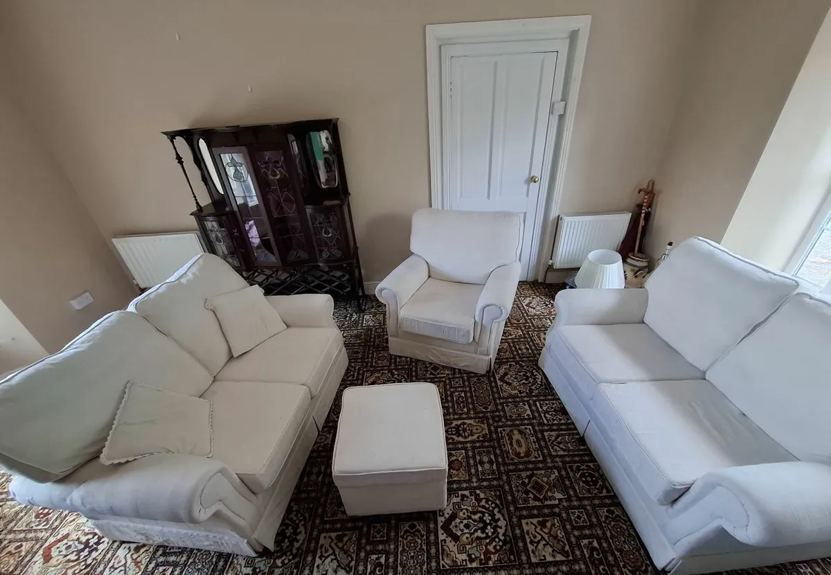 White couches - Image 1