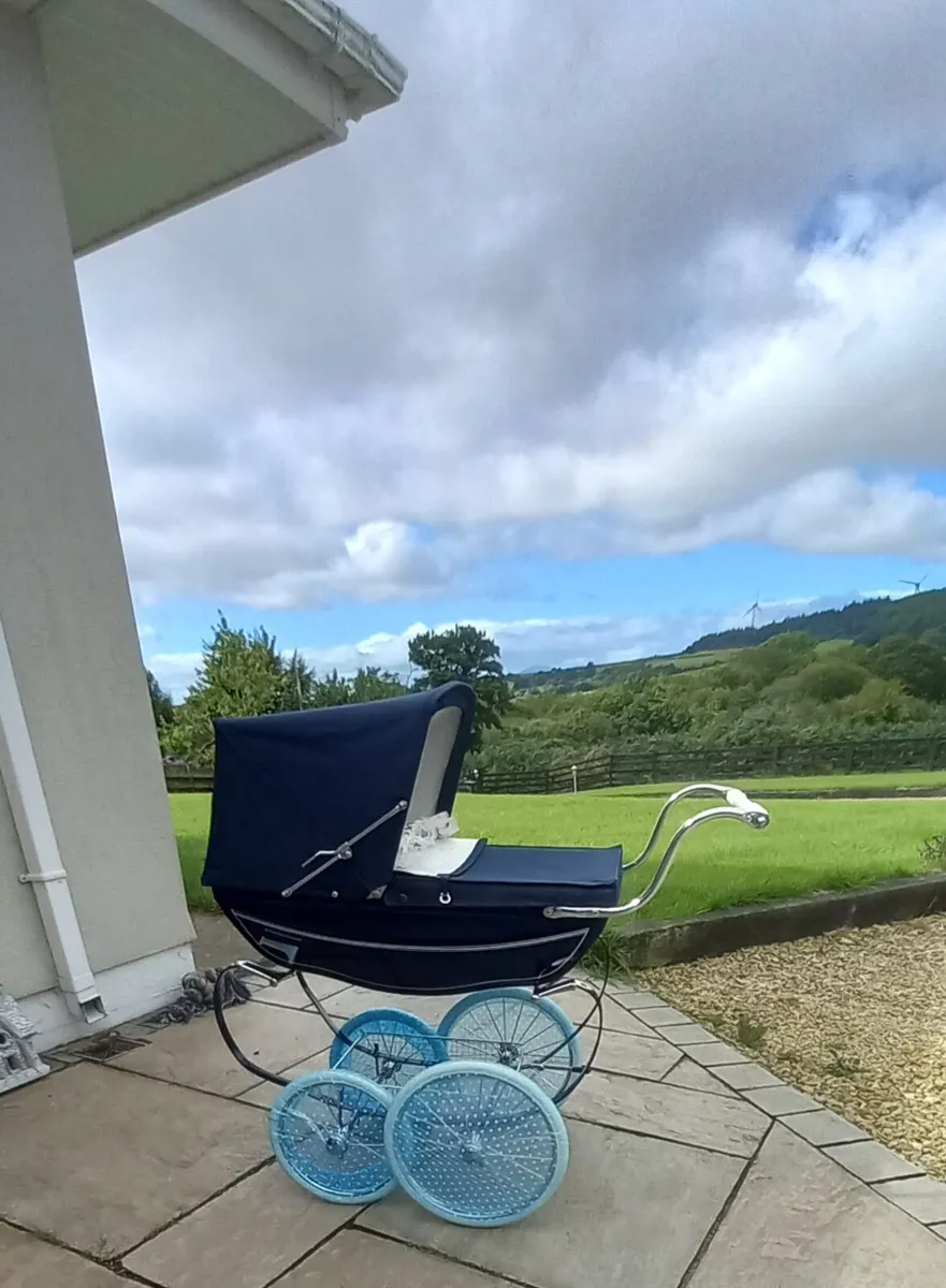 SILVERCROSS PRAM - Image 1