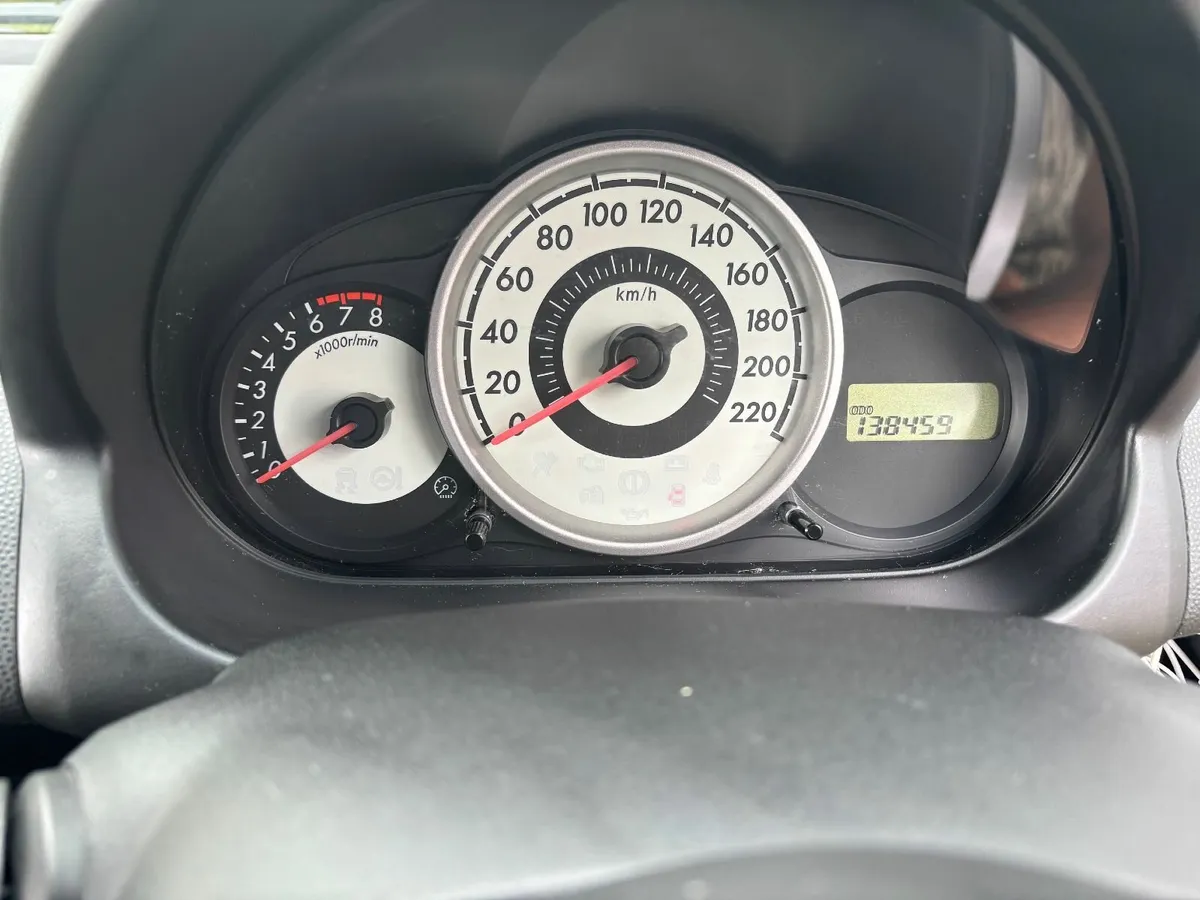 Mazda2 2010 - Image 2