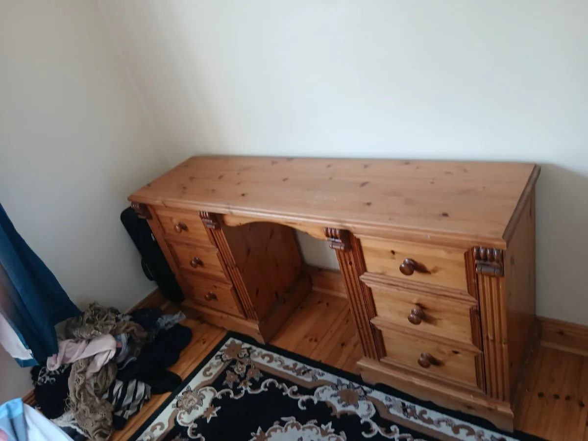 Pine dressing table - Image 1