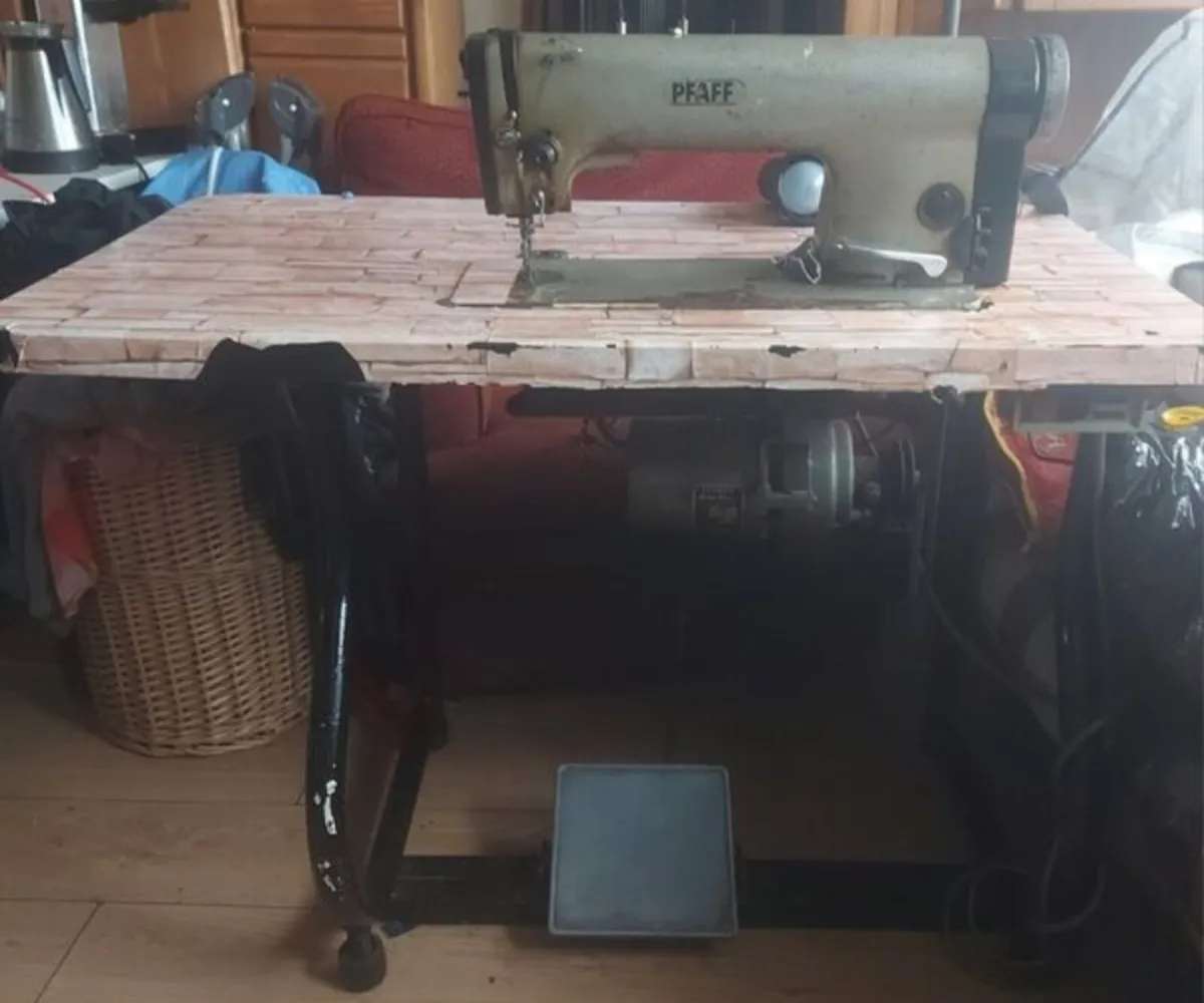 Industrial Pfaff sawing machine - Image 2