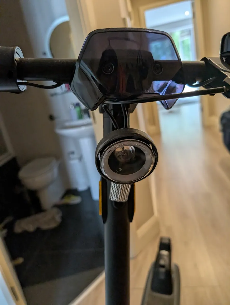Like new. NIU KQi2 Pro Electric Scooter - Image 3