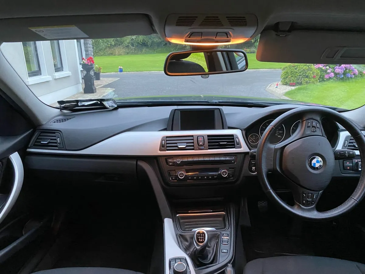 BMW 3-Series 2012 - Image 4