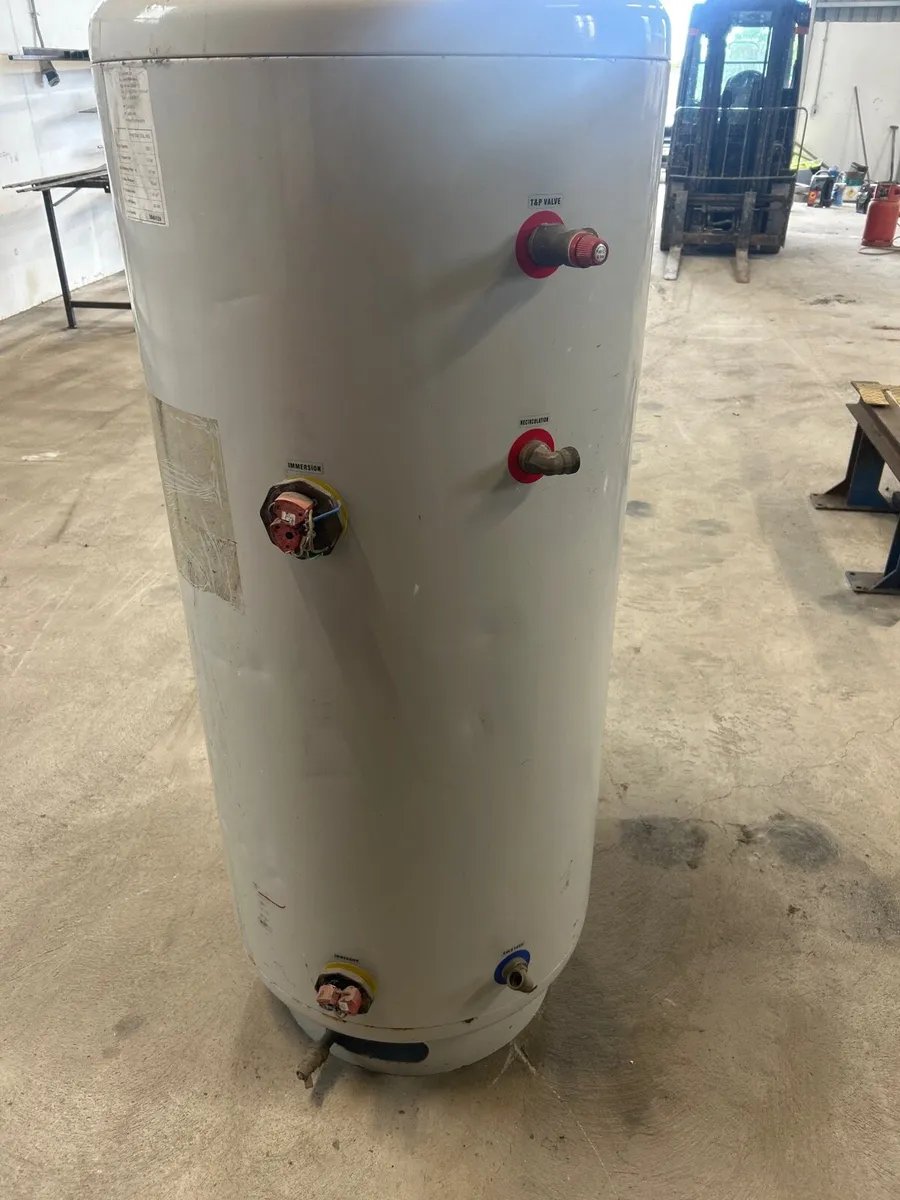 Hot water cylinder - Image 3