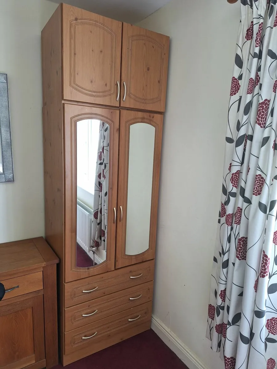 Bedroom wardrobe - Image 1