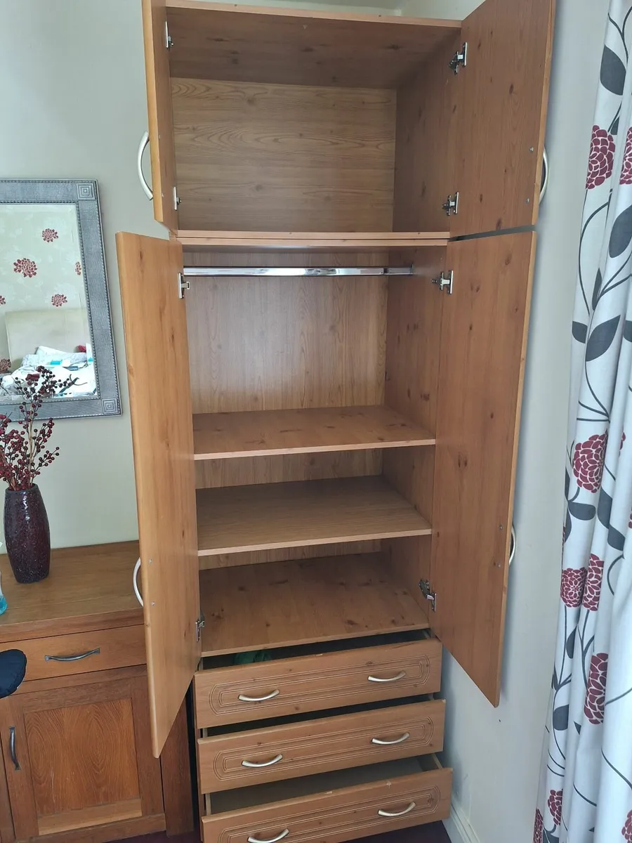 Bedroom wardrobe - Image 2