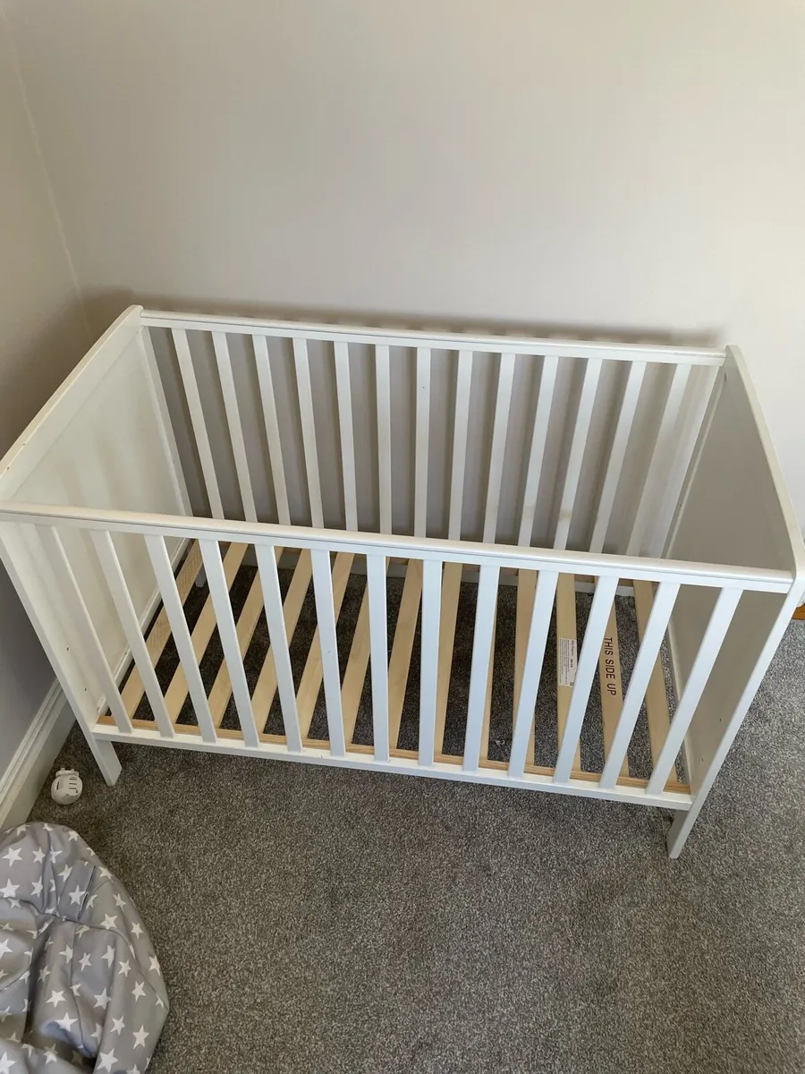 Baby cot - Image 1