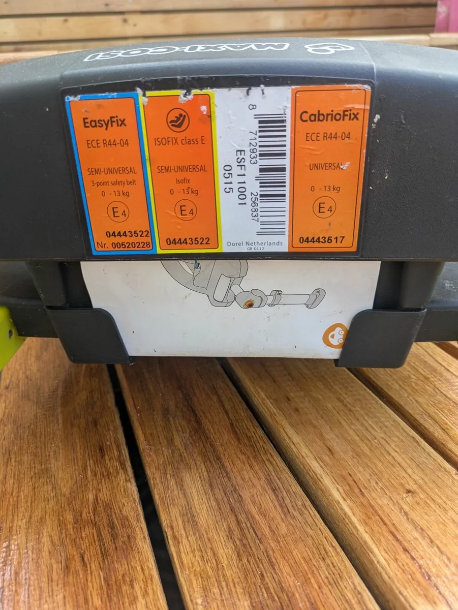 Baby car seat and isofix attachment - Image 2