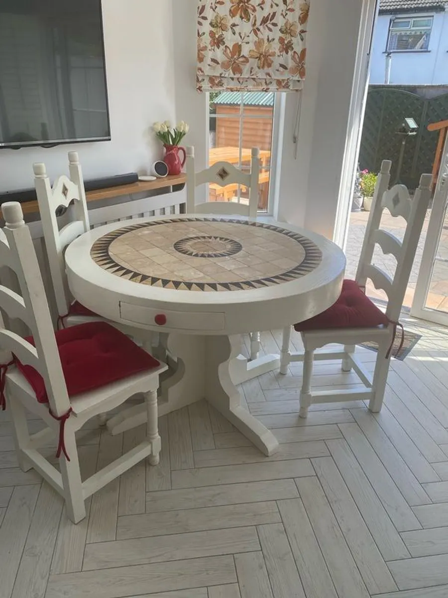 table - Image 1