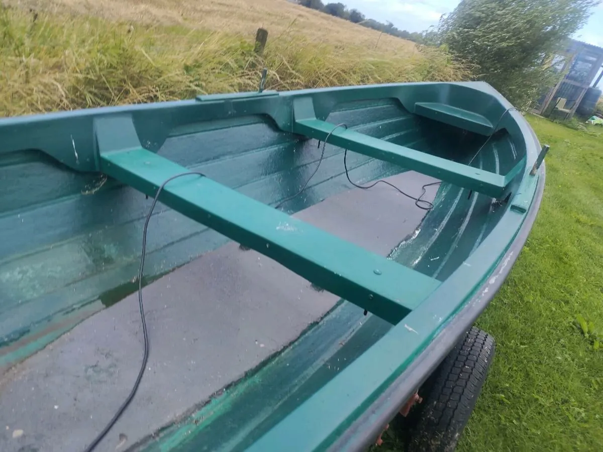Lake boat - Image 2