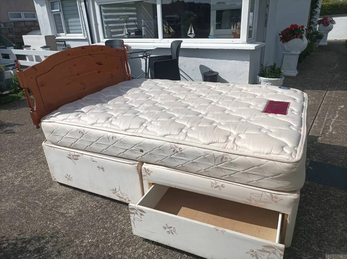 Double bed - Image 1