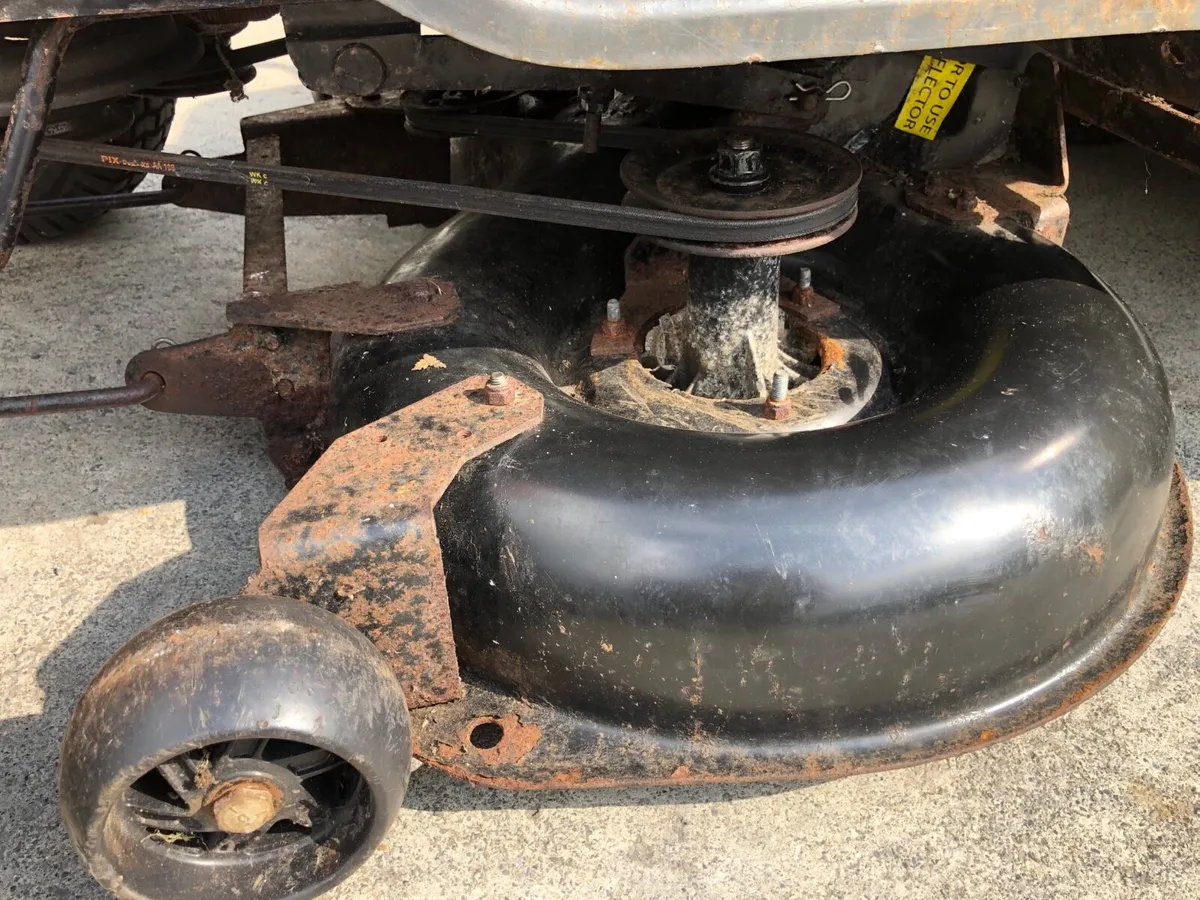 Ride on lawnmower - Image 4
