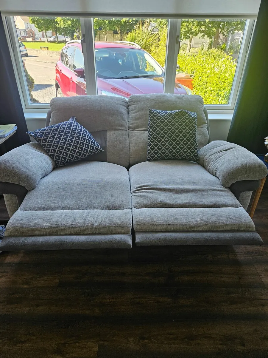 2 seater recliner - Image 1