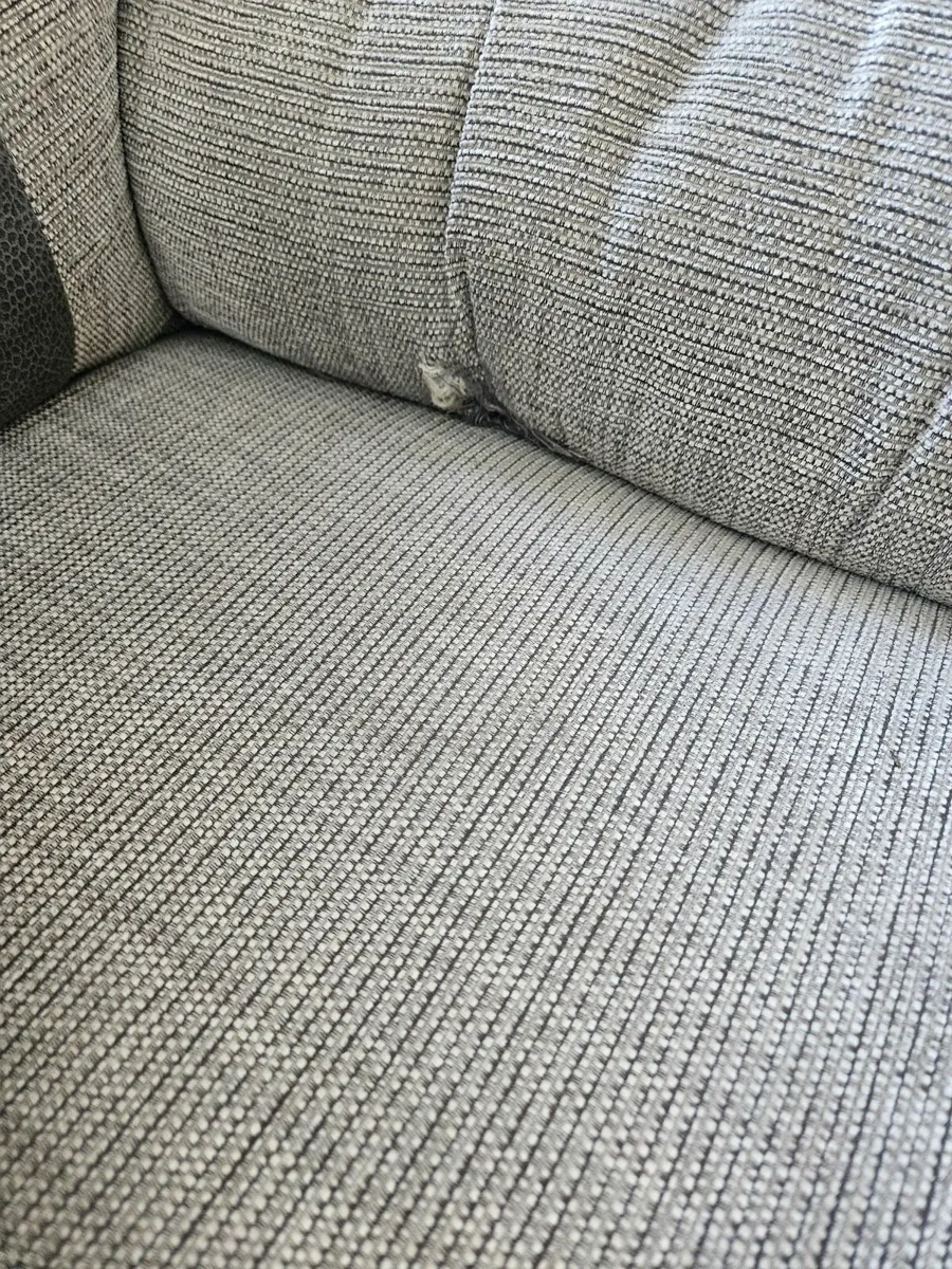 2 seater recliner - Image 4