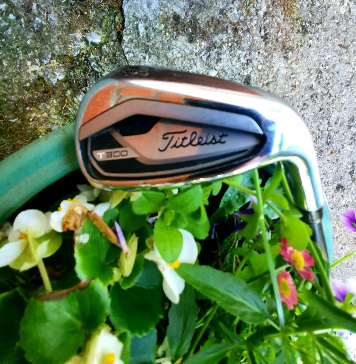 Titleist t300 pw. - Image 1