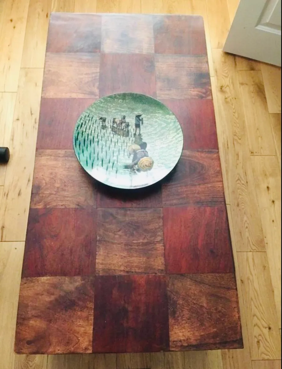 Coffee table instore - Image 2
