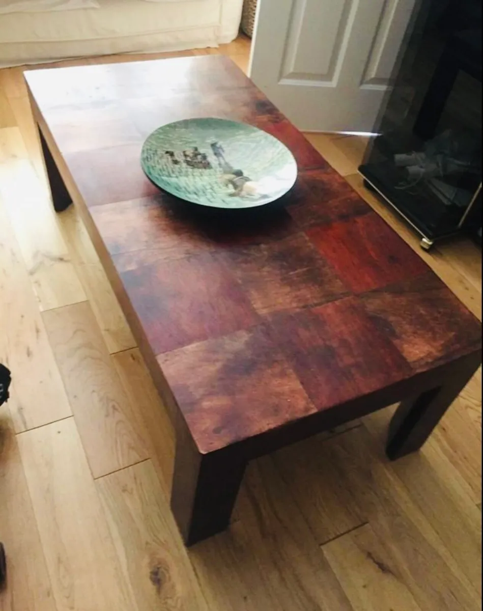 Coffee table instore - Image 3