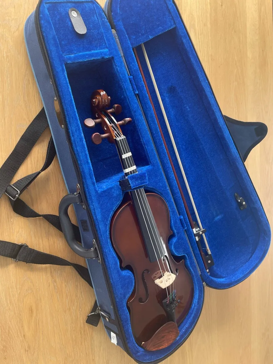 Stentor Student Standard Violin Outfit, 1/2 - Image 2