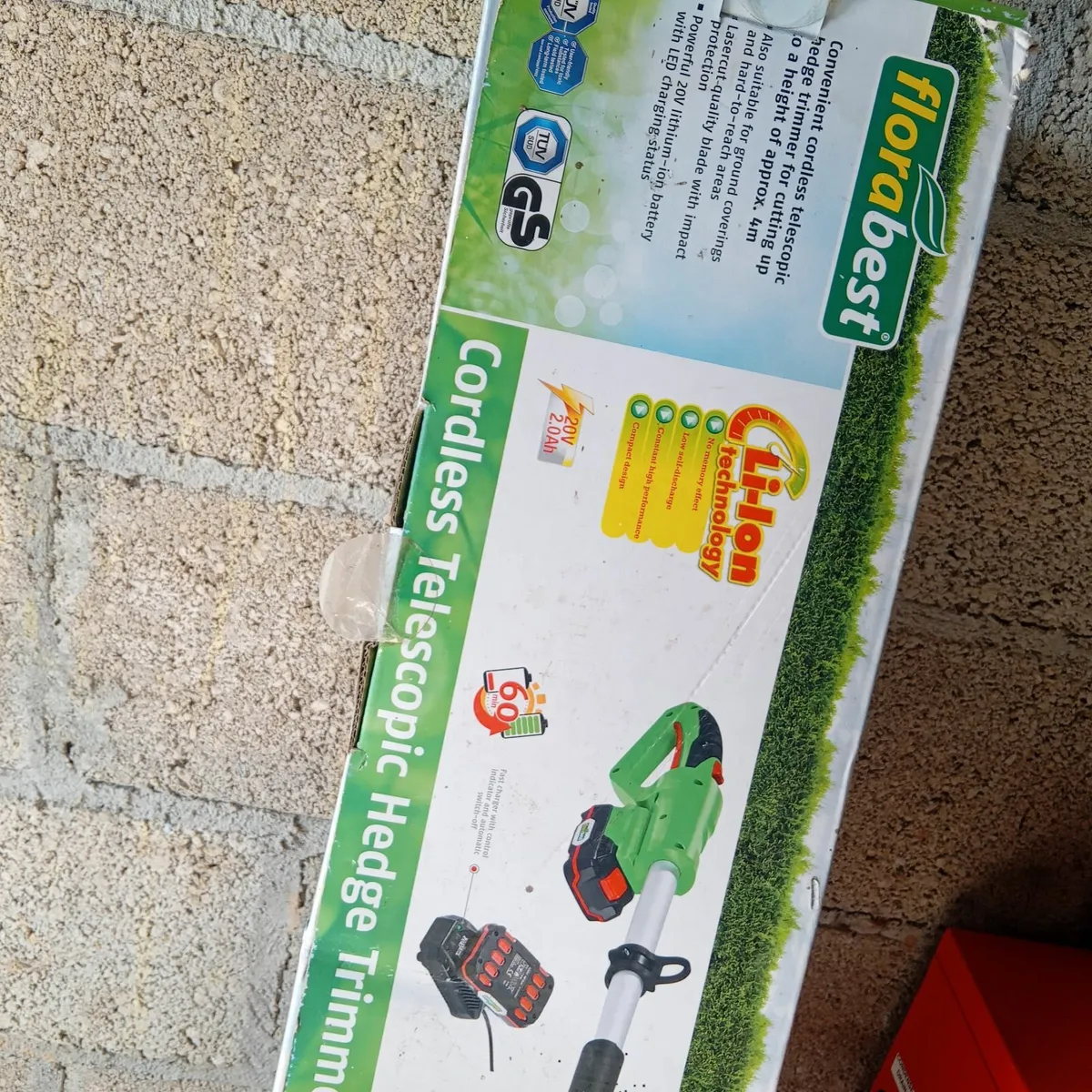 Hedge trimmer and new battery