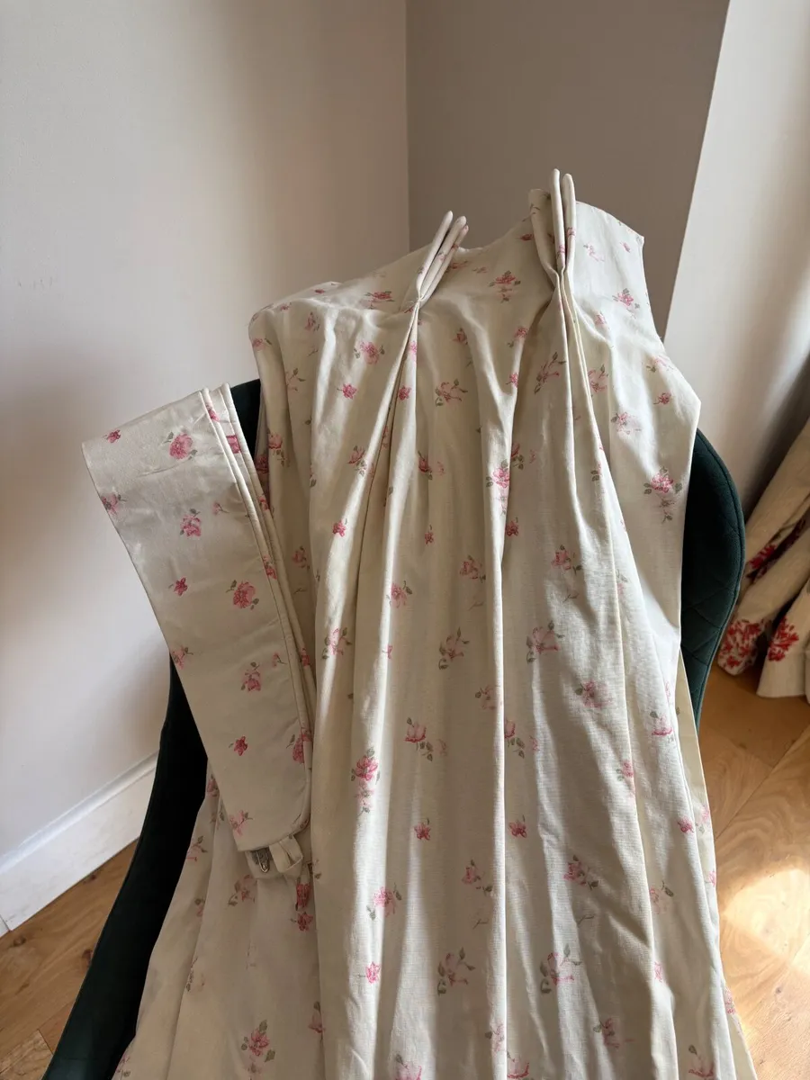 Curtains - Image 2