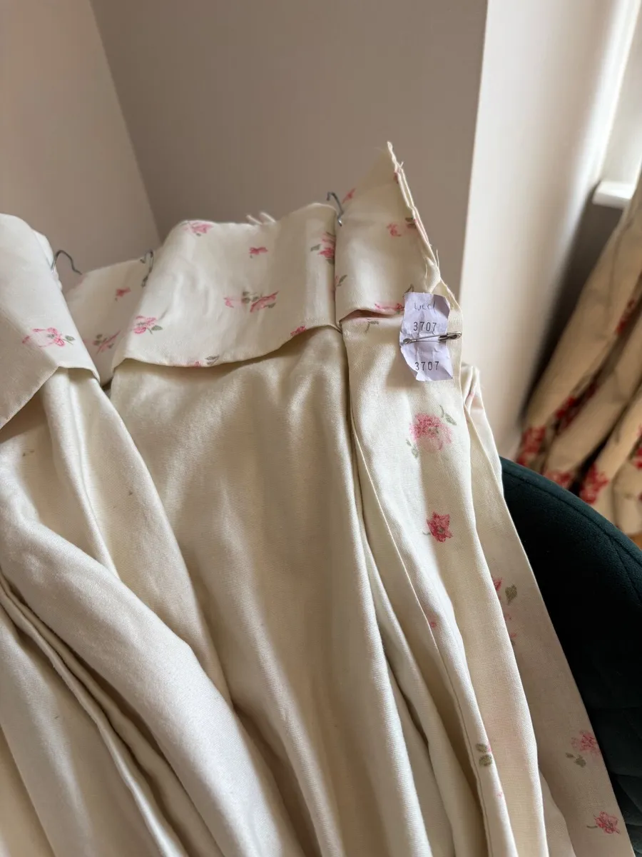 Curtains - Image 3