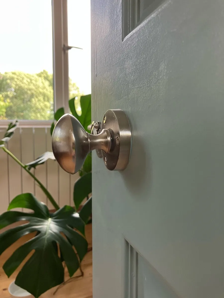 Doorknobs (6) Satin Nickel brand new - Image 1