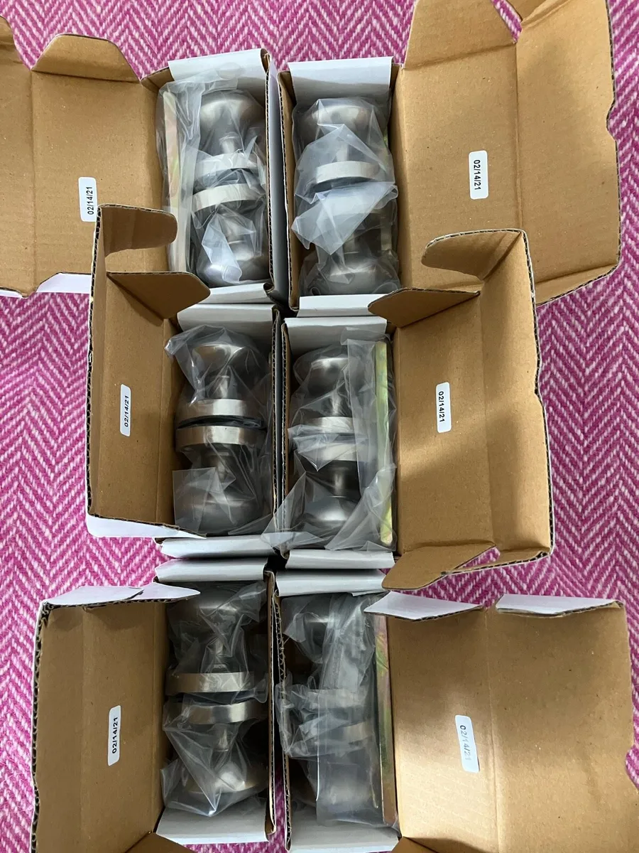 Doorknobs (6) Satin Nickel brand new - Image 4