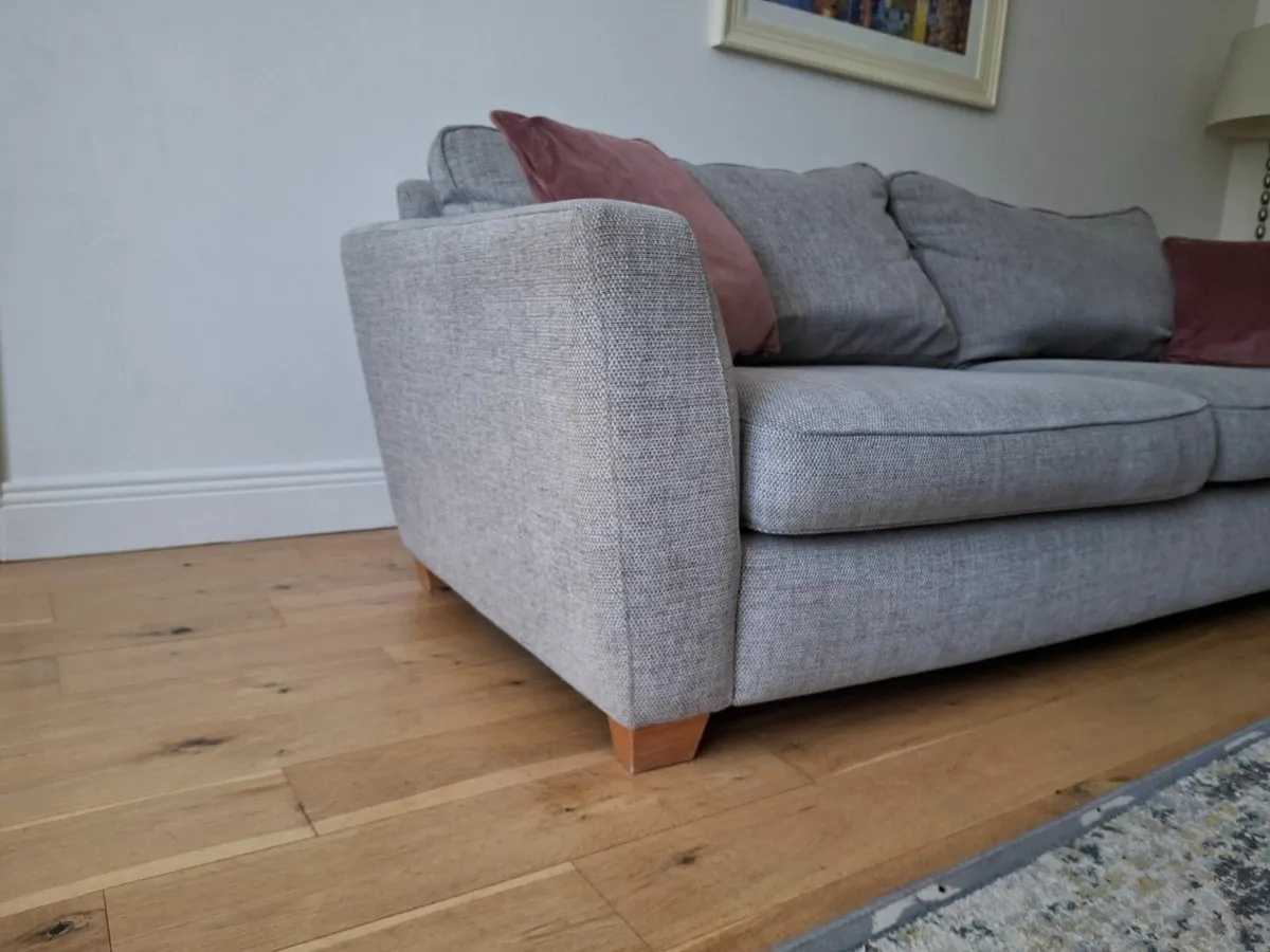3 seater couch & 2 one seaters. - Image 2