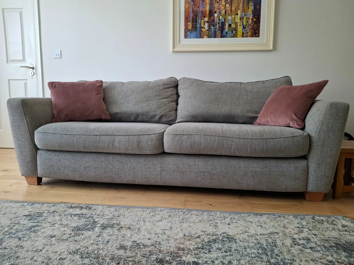 3 seater couch & 2 one seaters. - Image 3