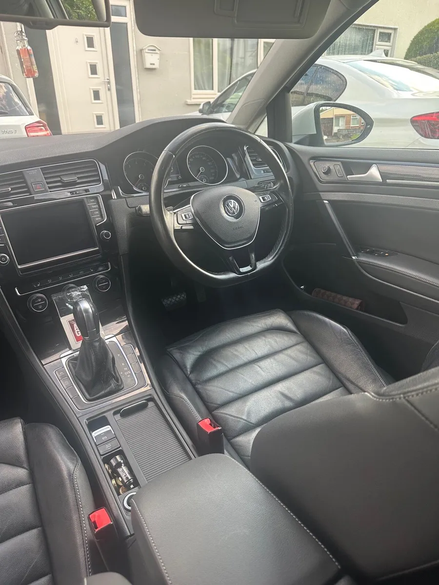 132 1.4L Volkswagen Golf Highline Automatic - Image 4