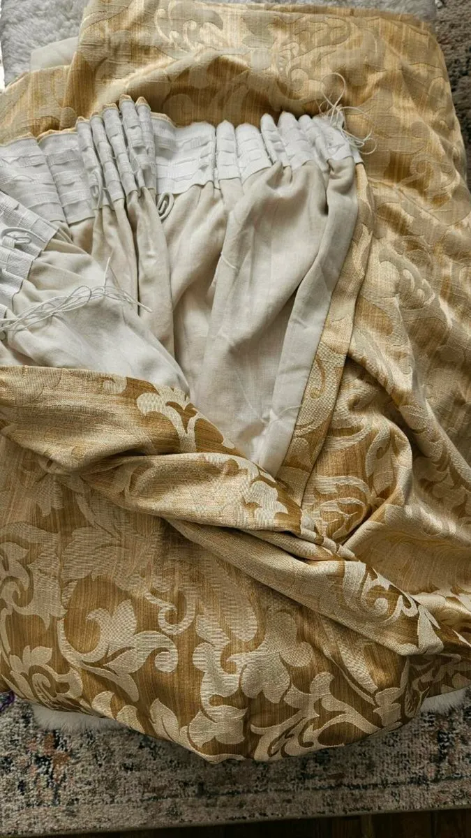 Curtains - Image 2