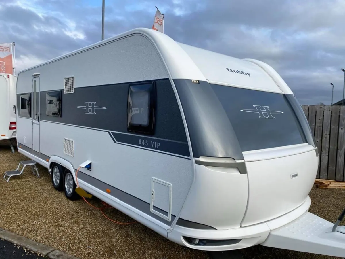 2015 HOBBY 645 VIP 5/6 BERTH LUX CARAVAN - Image 1