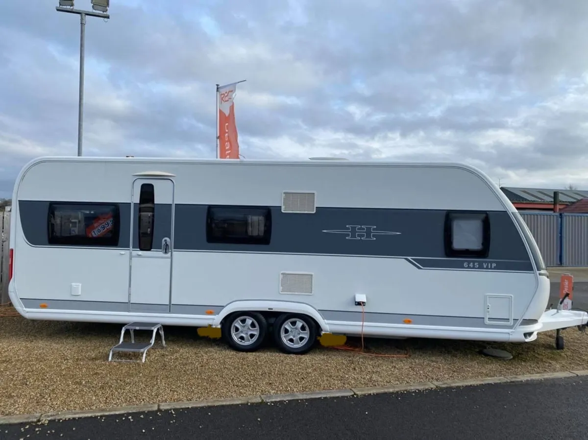 2015 HOBBY 645 VIP 5/6 BERTH LUX CARAVAN - Image 3