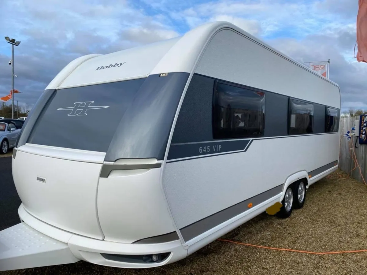 2015 HOBBY 645 VIP 5/6 BERTH LUX CARAVAN - Image 2