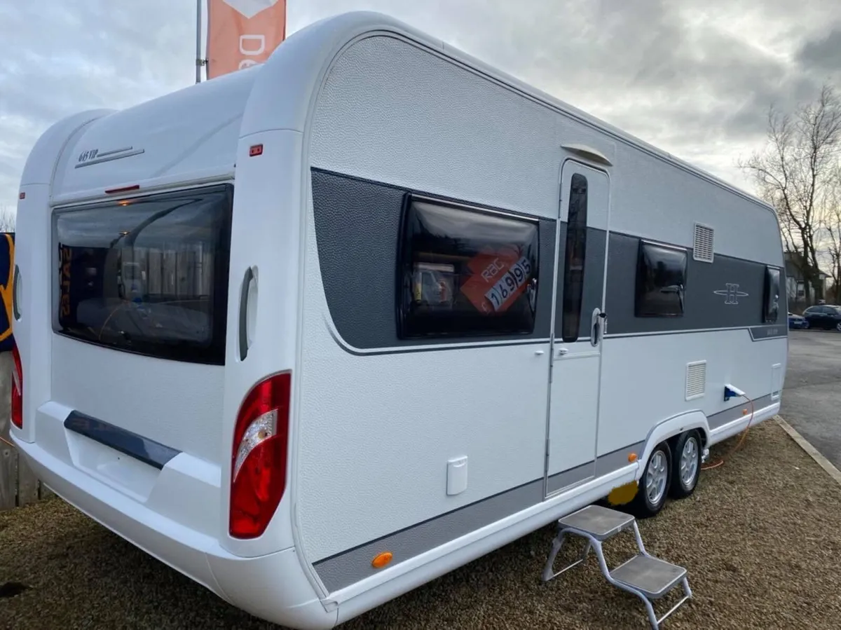 2015 HOBBY 645 VIP 5/6 BERTH LUX CARAVAN - Image 4