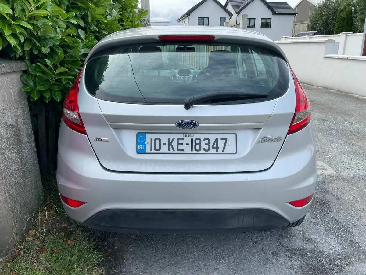 Ford Fiesta 2010 - Image 2