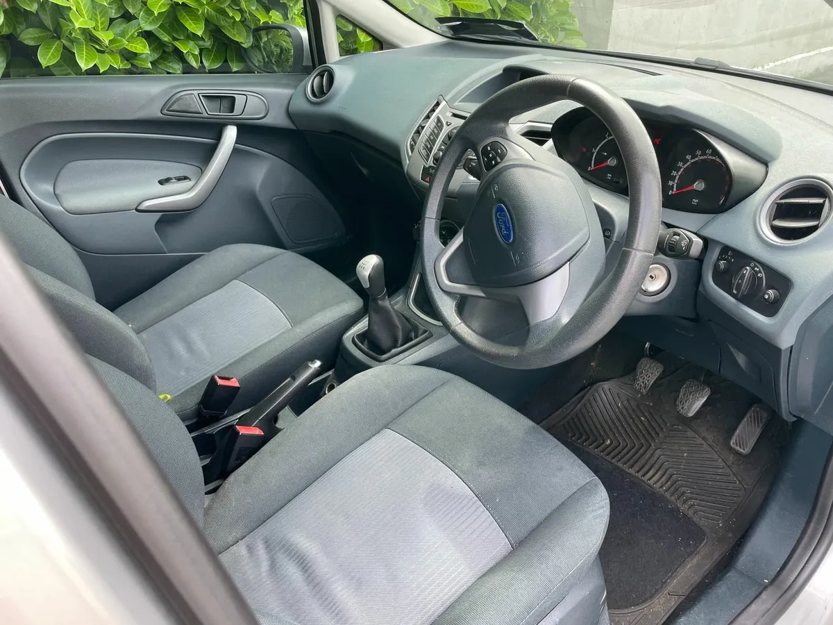 Ford Fiesta 2010 - Image 3