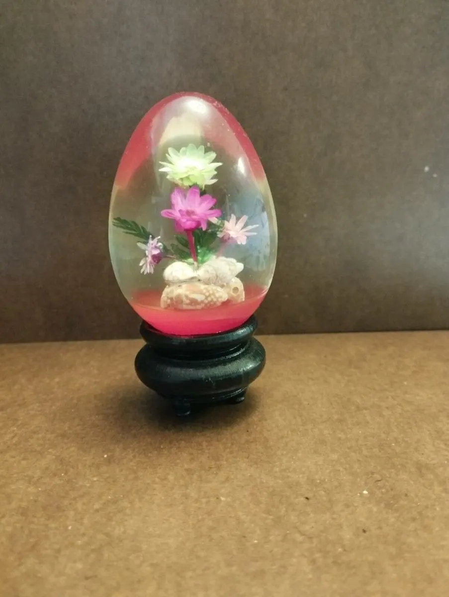 Vintage Lucite Egg shaped paper weight - Image 2