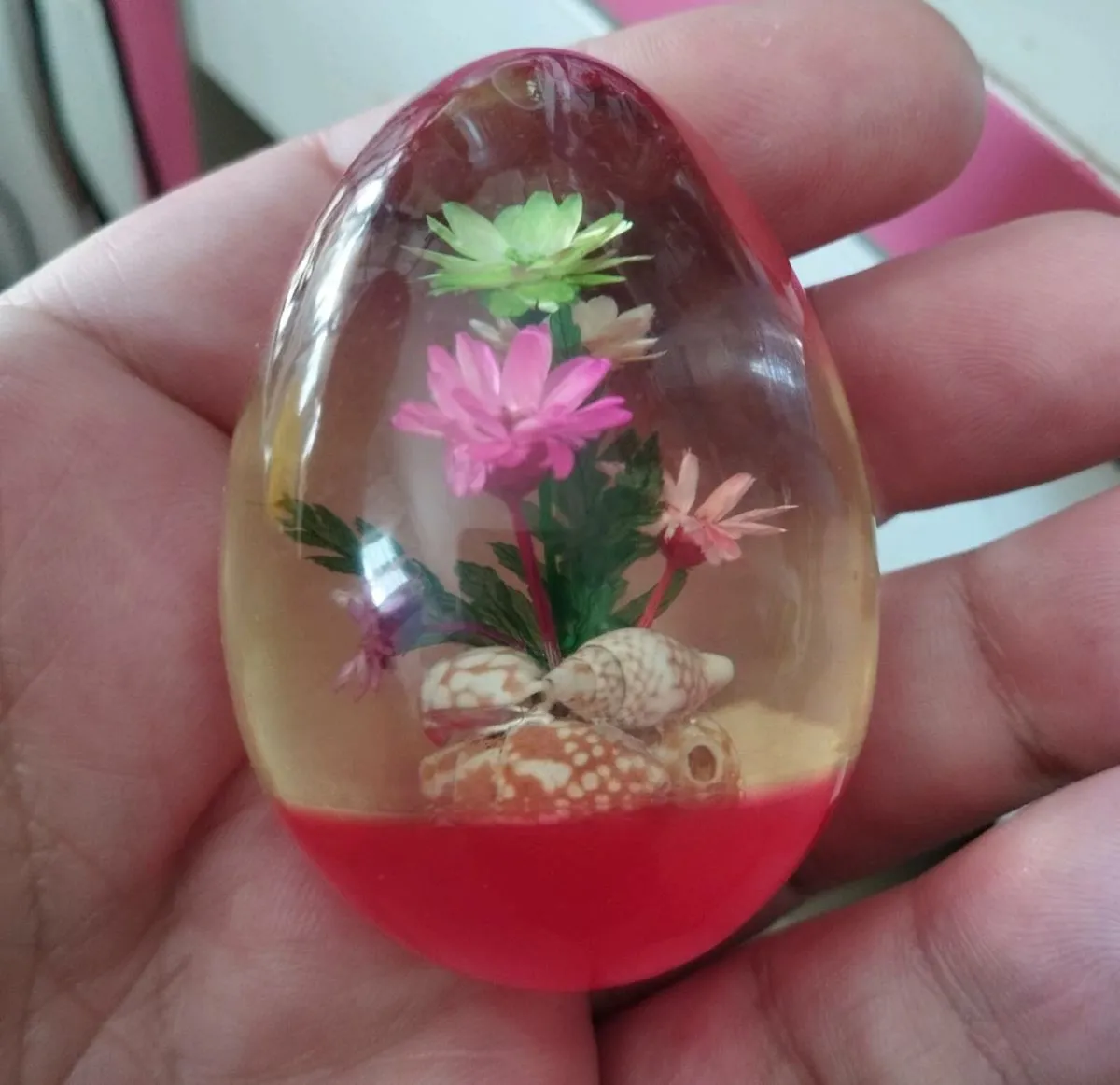 Vintage Lucite Egg shaped paper weight - Image 4